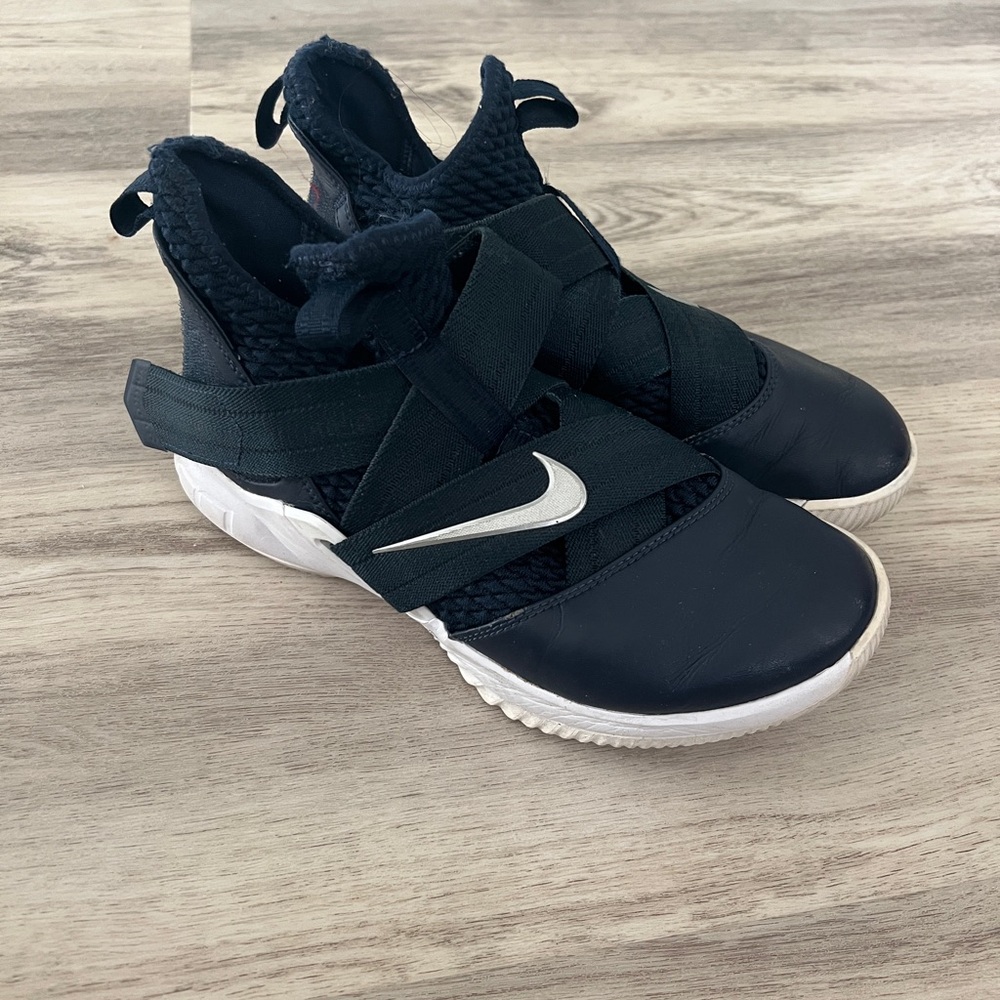 LeBron Soldier 12 size 6.5